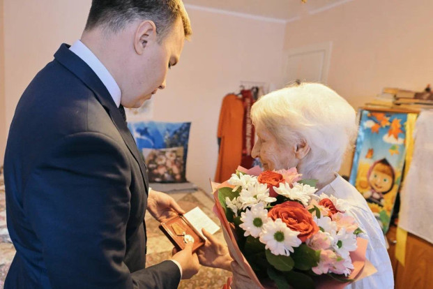 В Норильске труженикам тыла вручили юбилейные медали «80 лет Победы в Великой Отечественной войне» В Норильске труженикам тыла вручили юбилейные медали «80 лет Победы в Великой Отечественной войне» 4